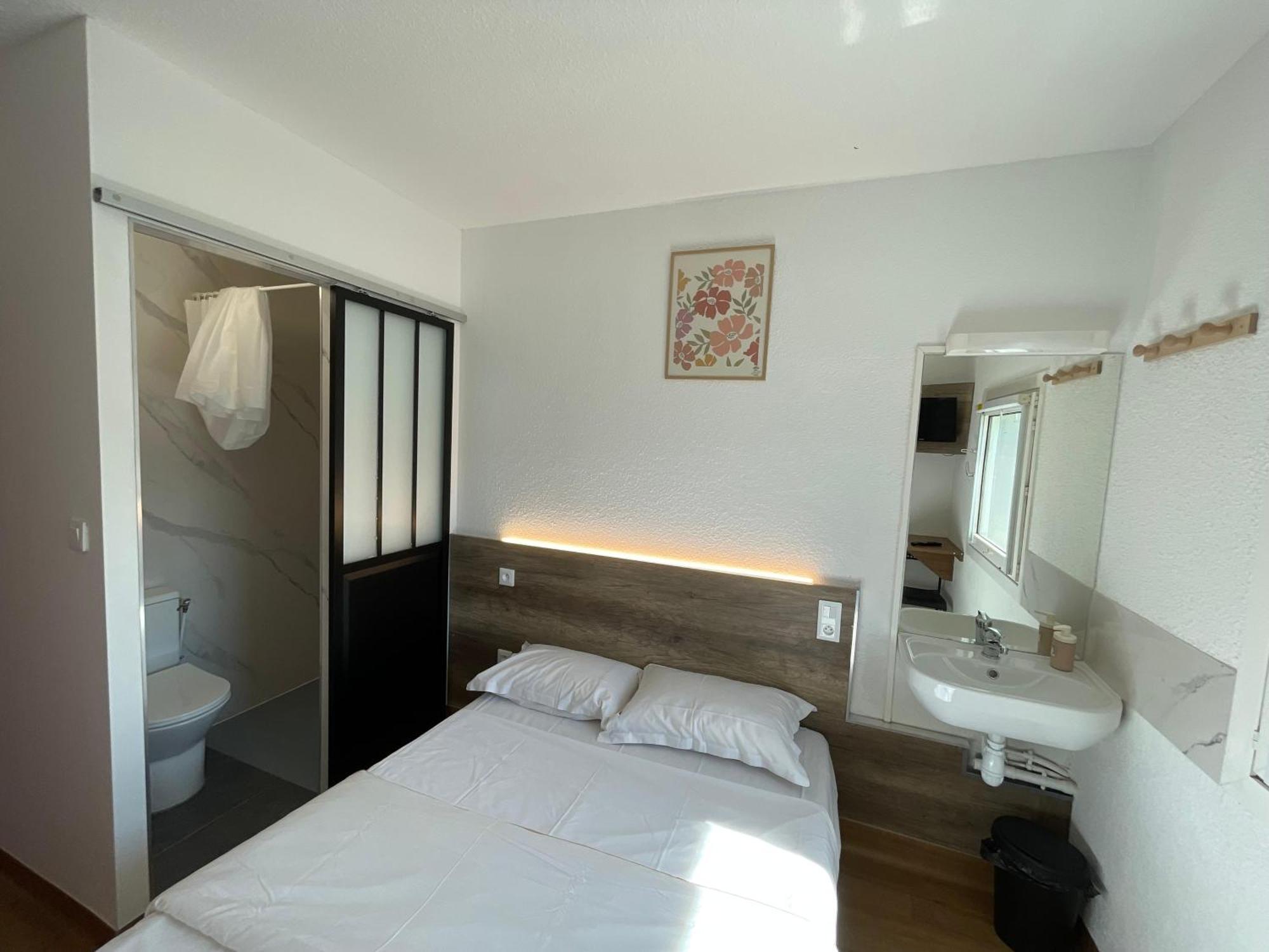 Hotel Thania Фронтіньян Екстер'єр фото
