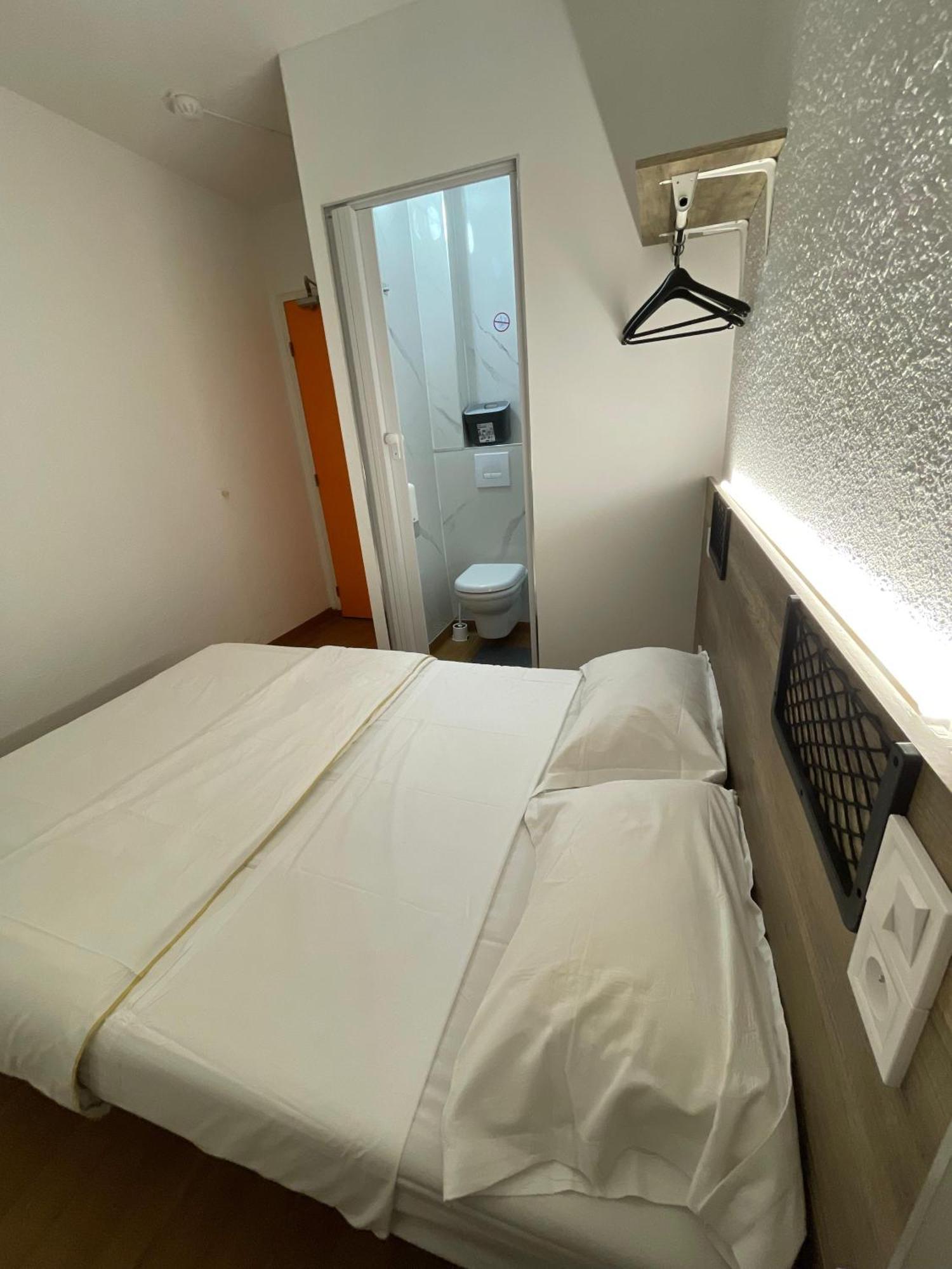 Hotel Thania Фронтіньян Екстер'єр фото
