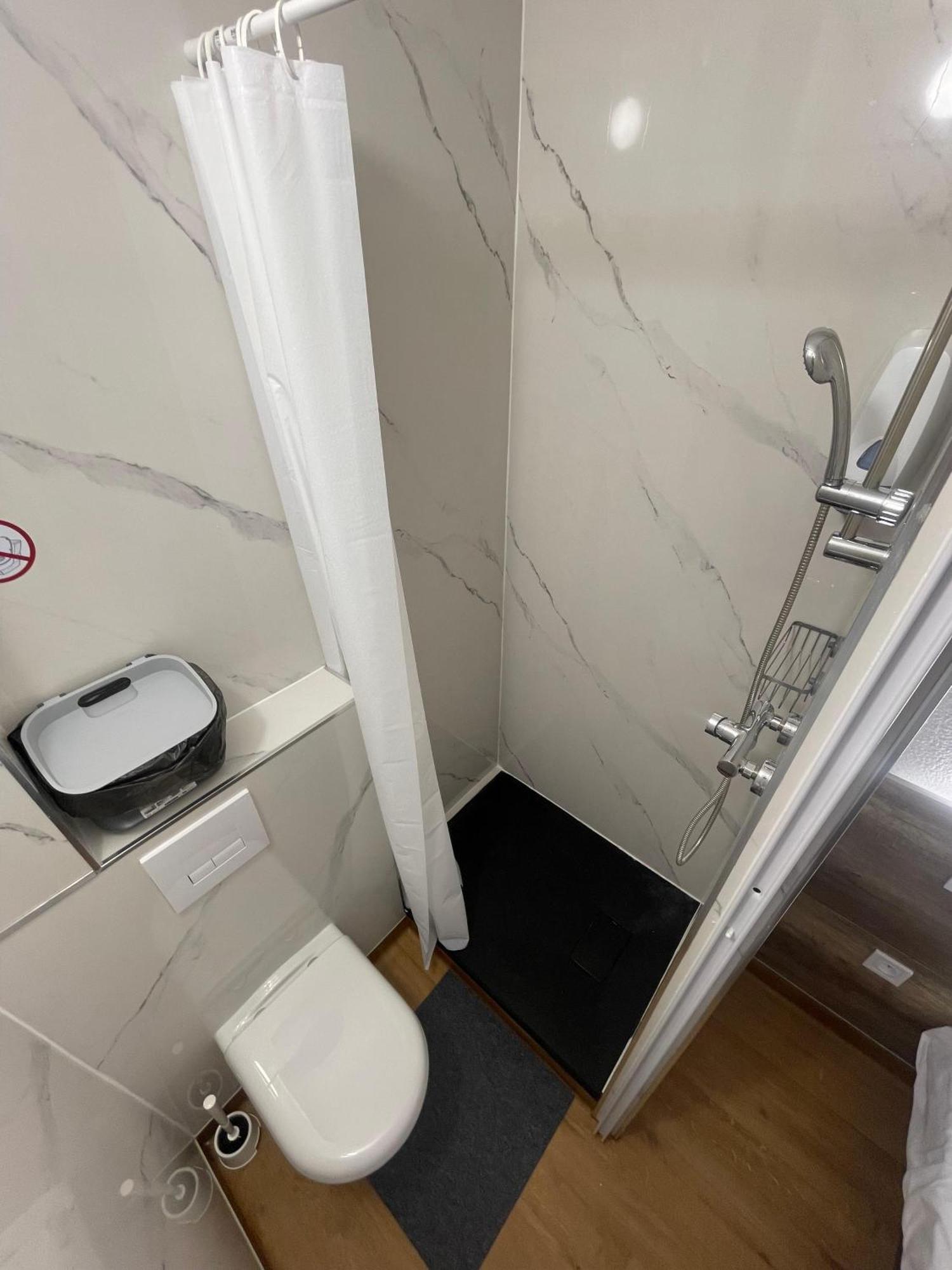 Hotel Thania Фронтіньян Екстер'єр фото